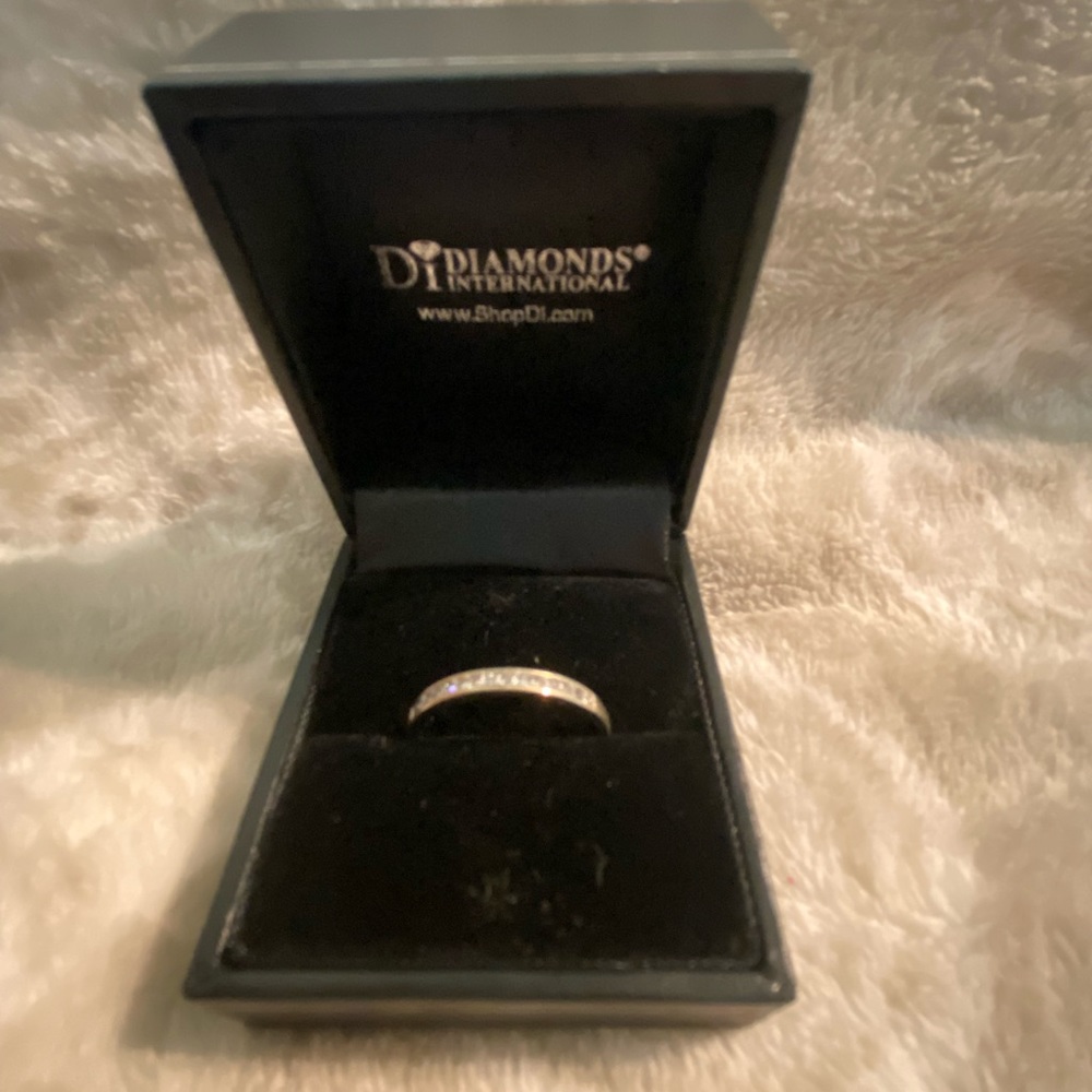 Diamond international diamond wedding band